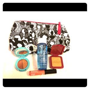 ❤️❤️5/$25 ❤️❤️❤️ Cute makeup bag set